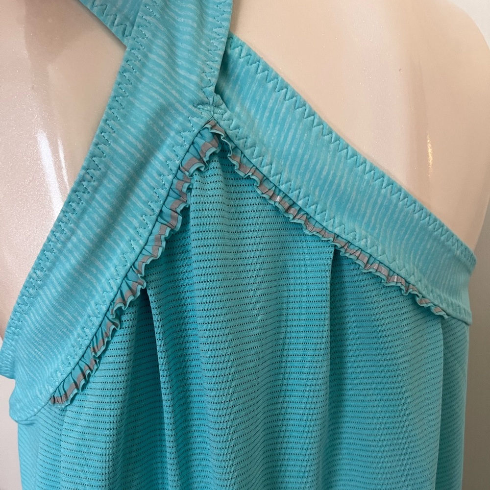 Lululemon tanktop. Beautiful Light teal.